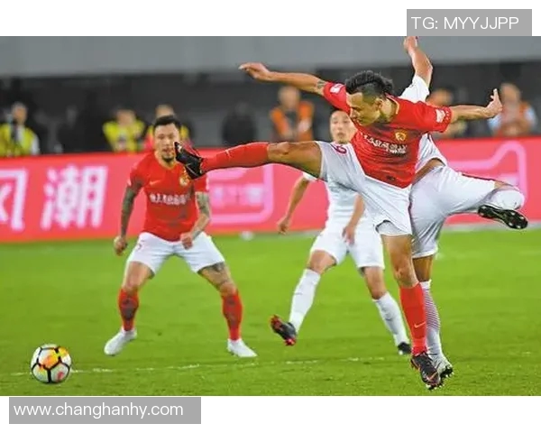 上港与北京国安激战正酣进球大战引发球迷热烈讨论